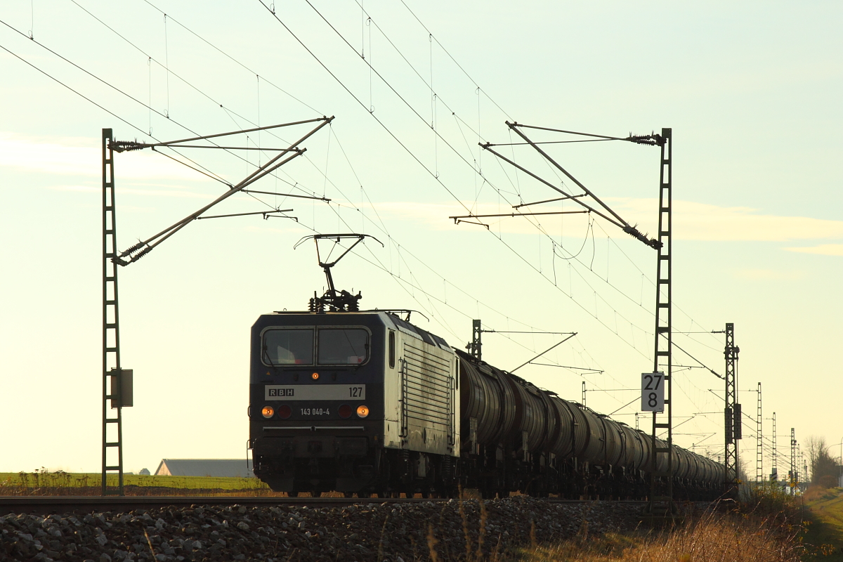 143 040-4 RBH 127 bei Reundorf am 10.12.2016.