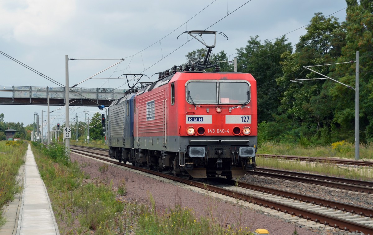 143 040 rollte zusammen mit 143 950 am 30.08.14 durch Wolfen Richtung Bitterfeld.
