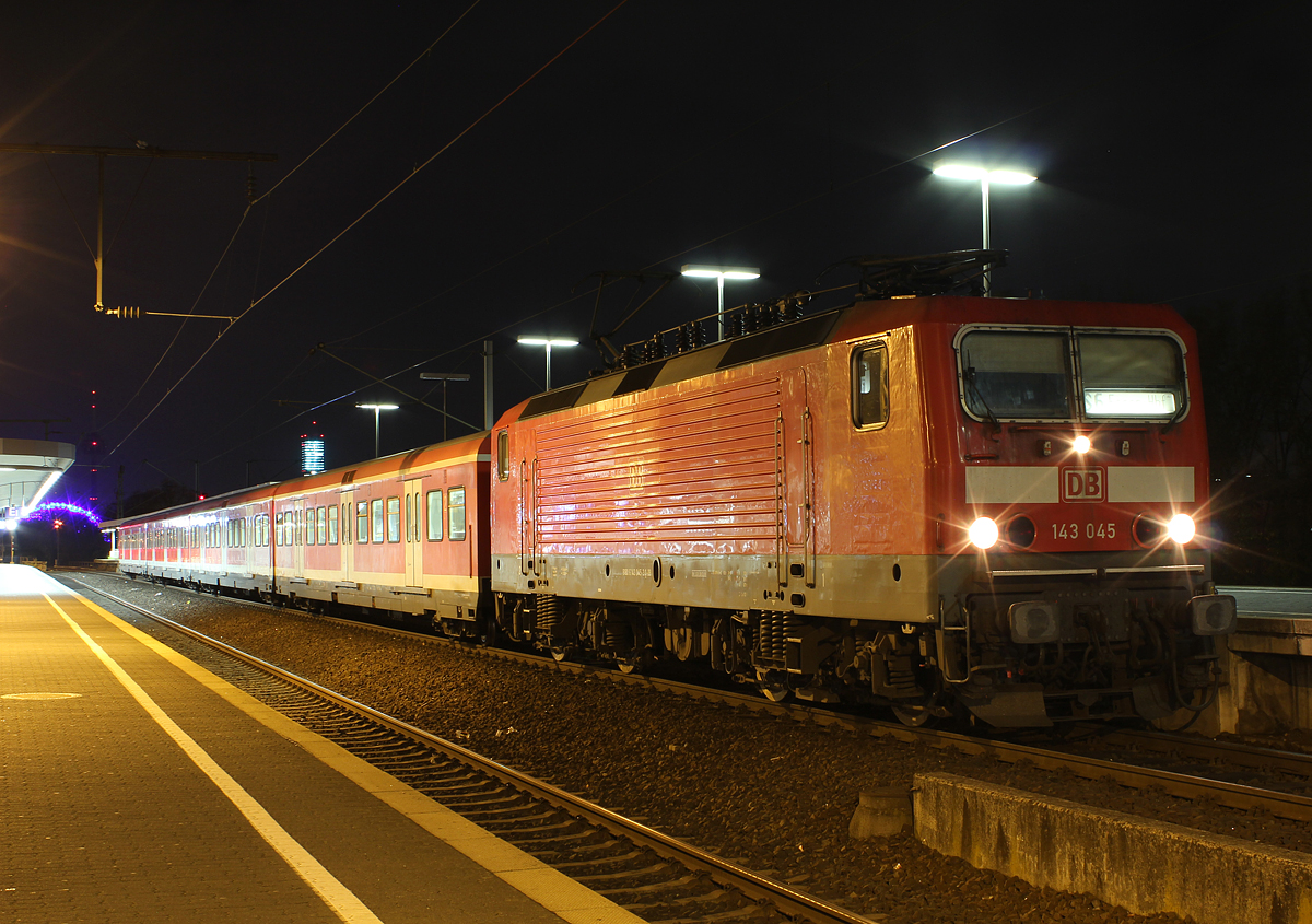 143 045 auf der S6 nach Essen in K�ln Messe/Deutz am 23.10.2013