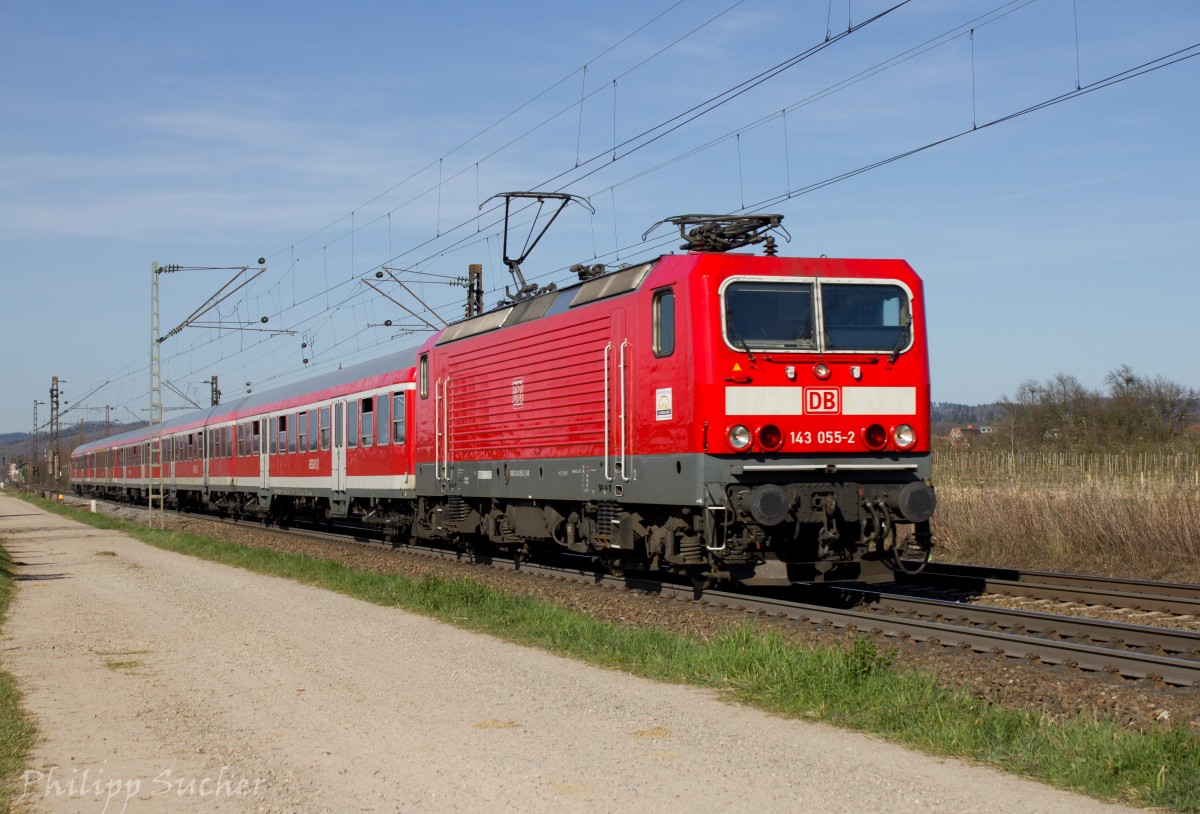 143 055-2 (Bj. 1985) bespannte RB 26571 als Ersatz für eine defekte 111. Aufgenommen am 20.03.2014 bei Denzlingen.