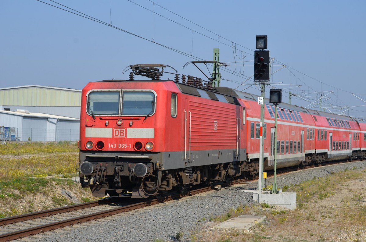 143 065-1 (Beheimatung: Rostock) mit dem RE Cottbus - Leipzig Hbf bei Einfahrt Leipzig Hbf 05.10.2015