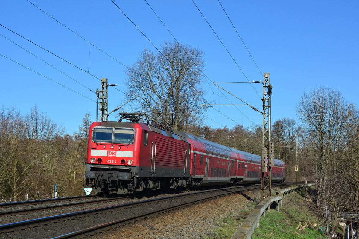 143 114 zieht ihre RB27 durch Güdderath gen Hochneukirch.

Güdderath 25.02.2019
