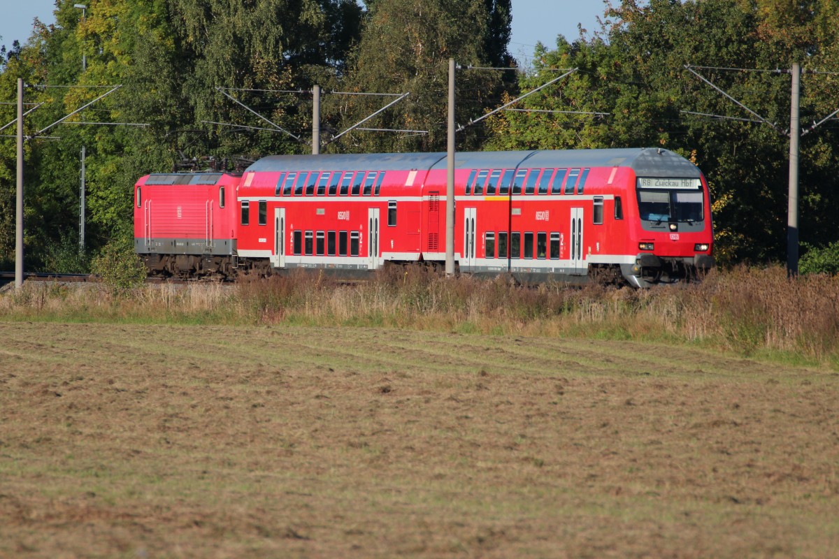 143 126-1 fhrt am 29.09.2013 mit der RB 17224 aus Dresden Hbf nach Zwickau (Sachs) Hbf, hier zwischen Mosel und Oberrothenbach.
