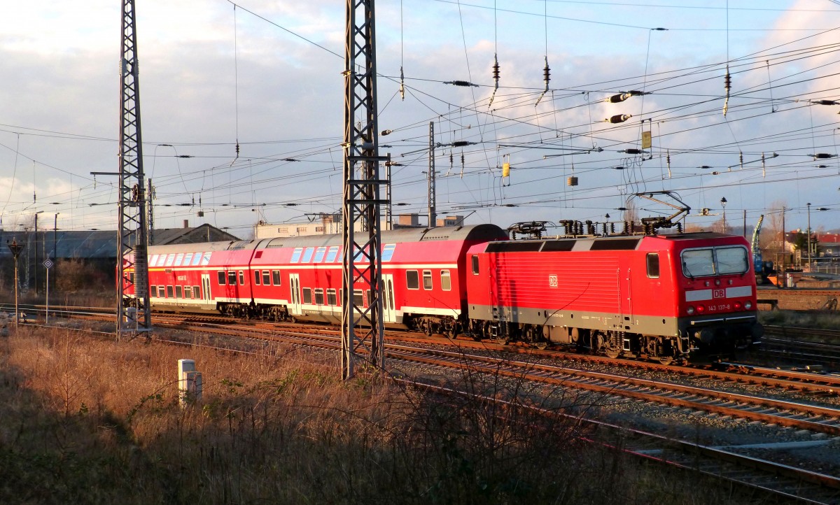 143 137-8 mit Regionalbahn gen Westen. Nordhausen 11.01.2014