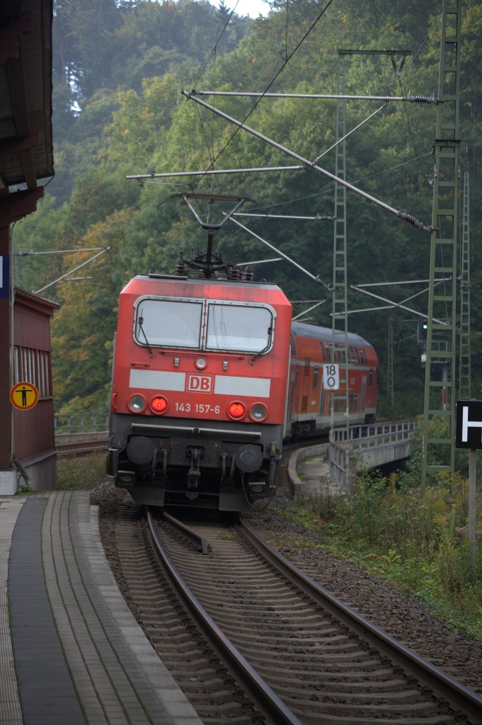 143 157 -6 schiebt hier die kurze RB nach Zwickau, nach dem Halt in Edle Krone.
27.09.2013 09:31 Uhr