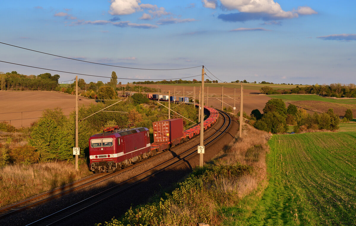 143 179 mit einem Containerzug am 30.09.2022 bei Ovelgünne.