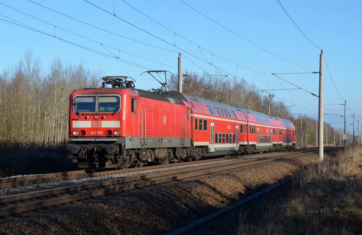 143 180 zog am 29.12.13 eine RB von Wittenberg nach Leipzig durch Burgkemnitz.