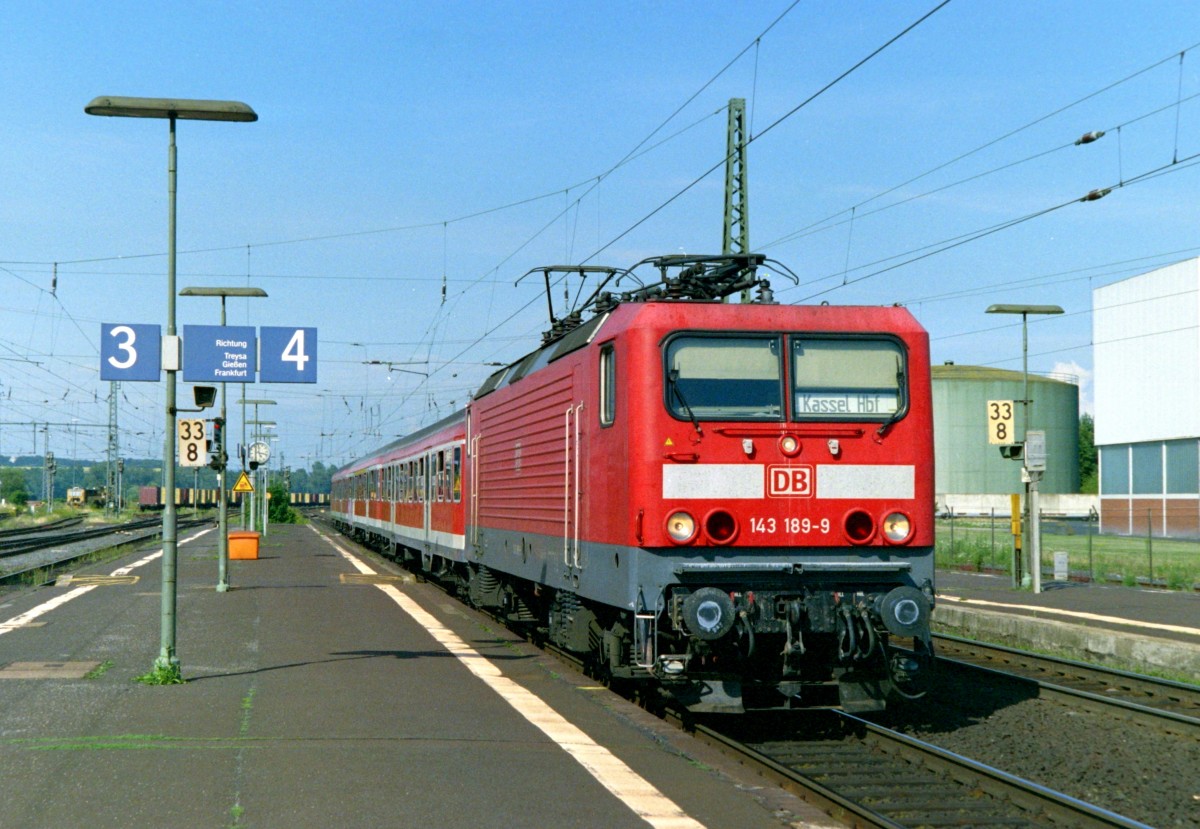 143 189 mit RB 25327 (Kassel Hbf–Dillenburg) am 06.07.2006 in Wabern