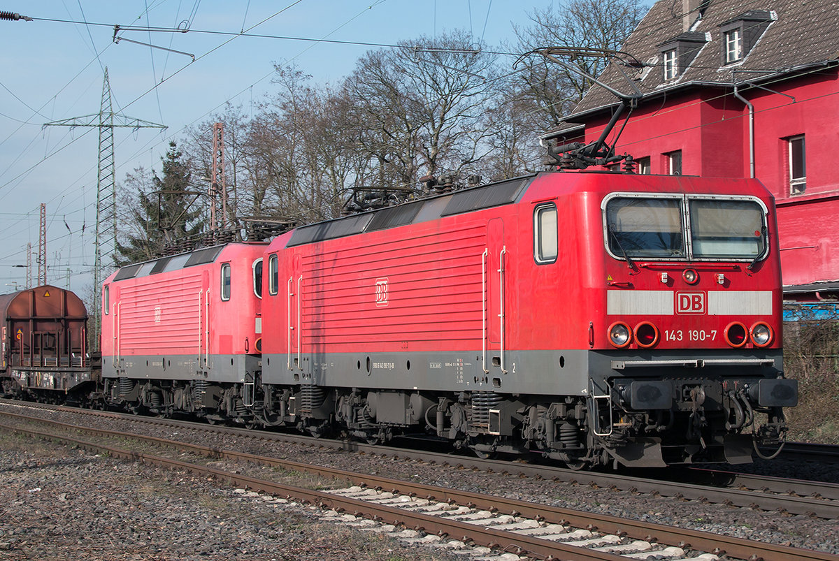 143 190 in einer Doppeltraktion durch Ratingen Lintorf.