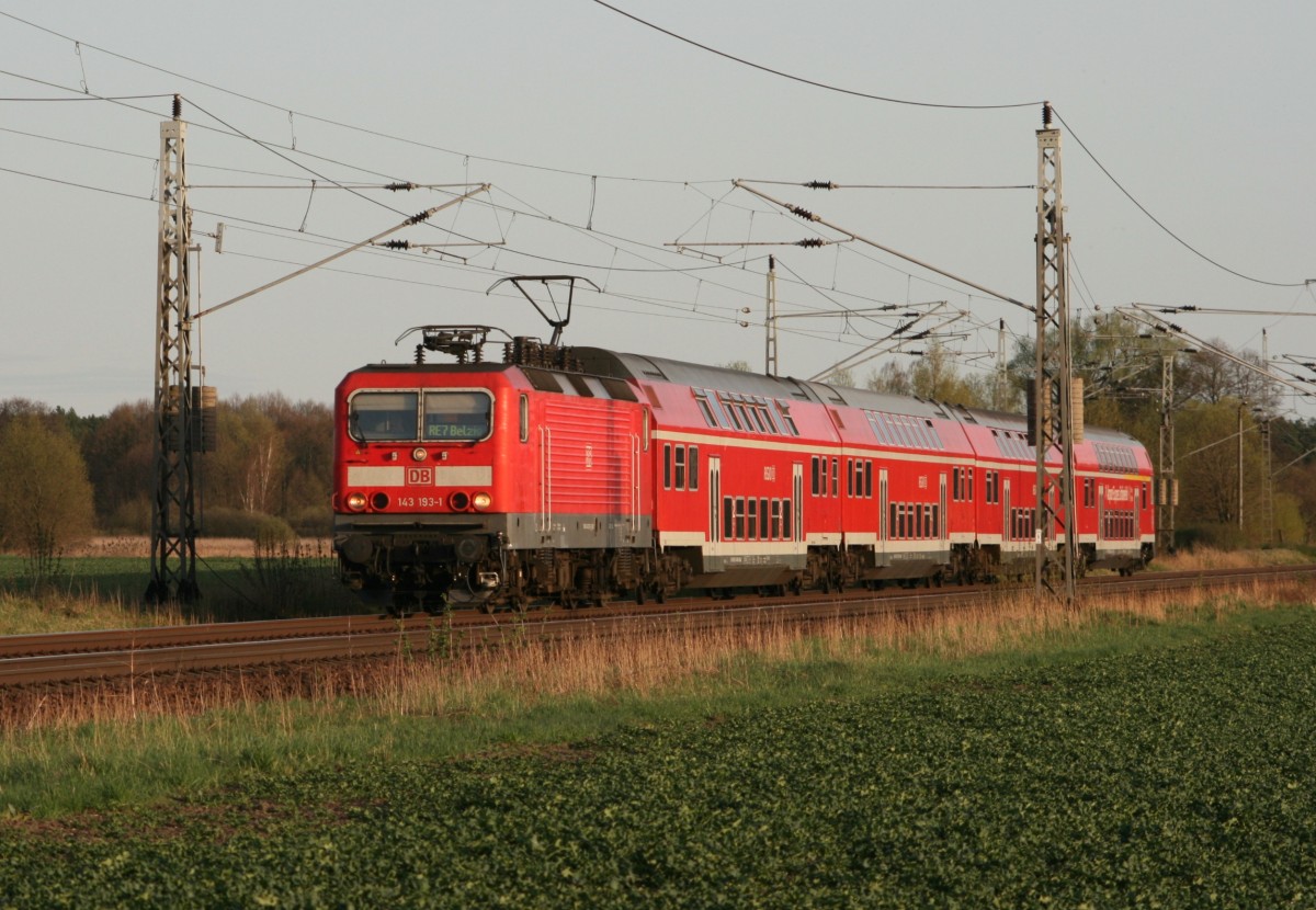 143 193 mit RE 18733 (Wnsdorf-Waldstadt–Bad Belzig) am 10.04.2011 zwischen Wnsdorf-Waldstadt und Zossen