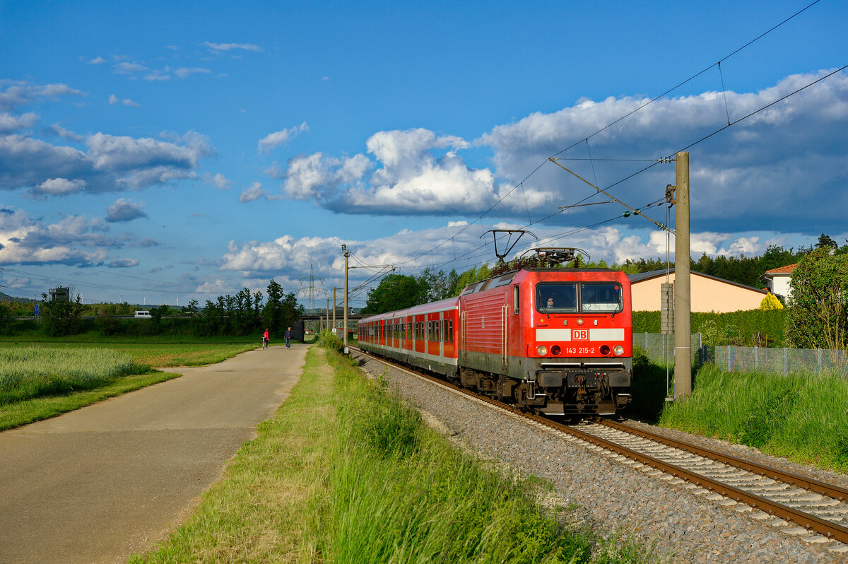 143 215 mit der S2 (Altdorf - Roth) bei Winkelhaid, 25.05.2020