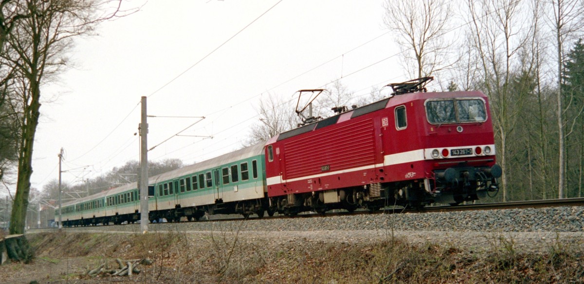 143 267 mit RE 3763 (Hamburg–Schwerin) am 26.03.1997 zwischen Aumhle und Friedrichsruh