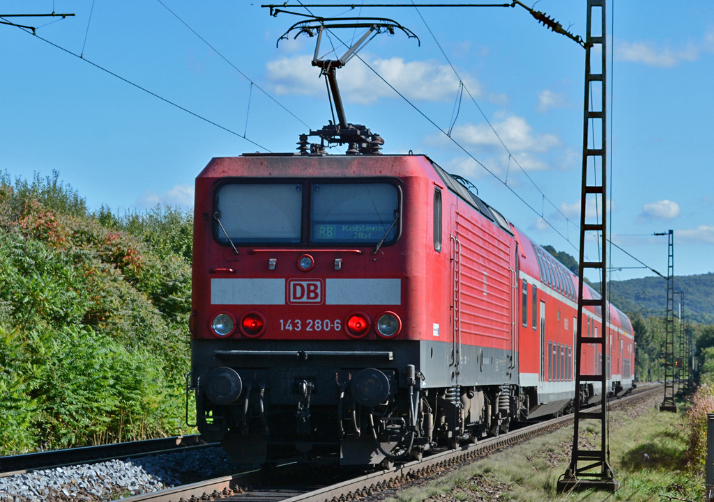 143 280-6 schiebt RB nach Koblenz durch Bonn-Beuel - 28.09.2015