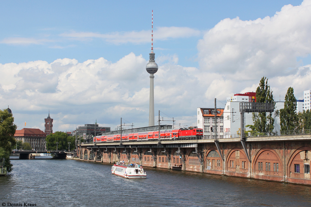 143 306 mit S Bahn Ersatzzug am 23.08.2014 in Berlin Jannowitzbrücke.