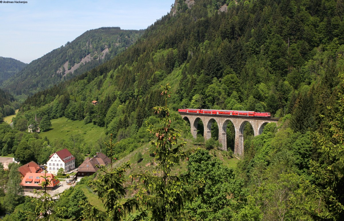 143 308-5 und 143 972-8 mit der RB 26937 (Freiburg(Brsg)Hbf-Seebrugg) auf dem Ravennaviadukt 28.5.15