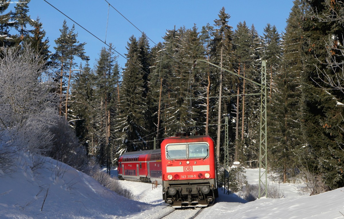 143 308-5 mit der RB 17265 (Freiburg(Brsg)Hbf-Seebrugg) bei Altglashütten 22.1.16