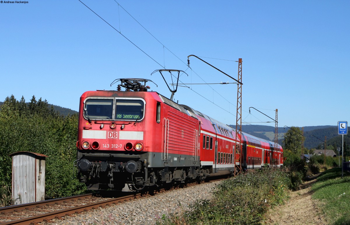 143 312-7 mit der RB 26937 (Freiburg(Brsg)Hbf-Seebrugg) bei Titisee 2.10.15