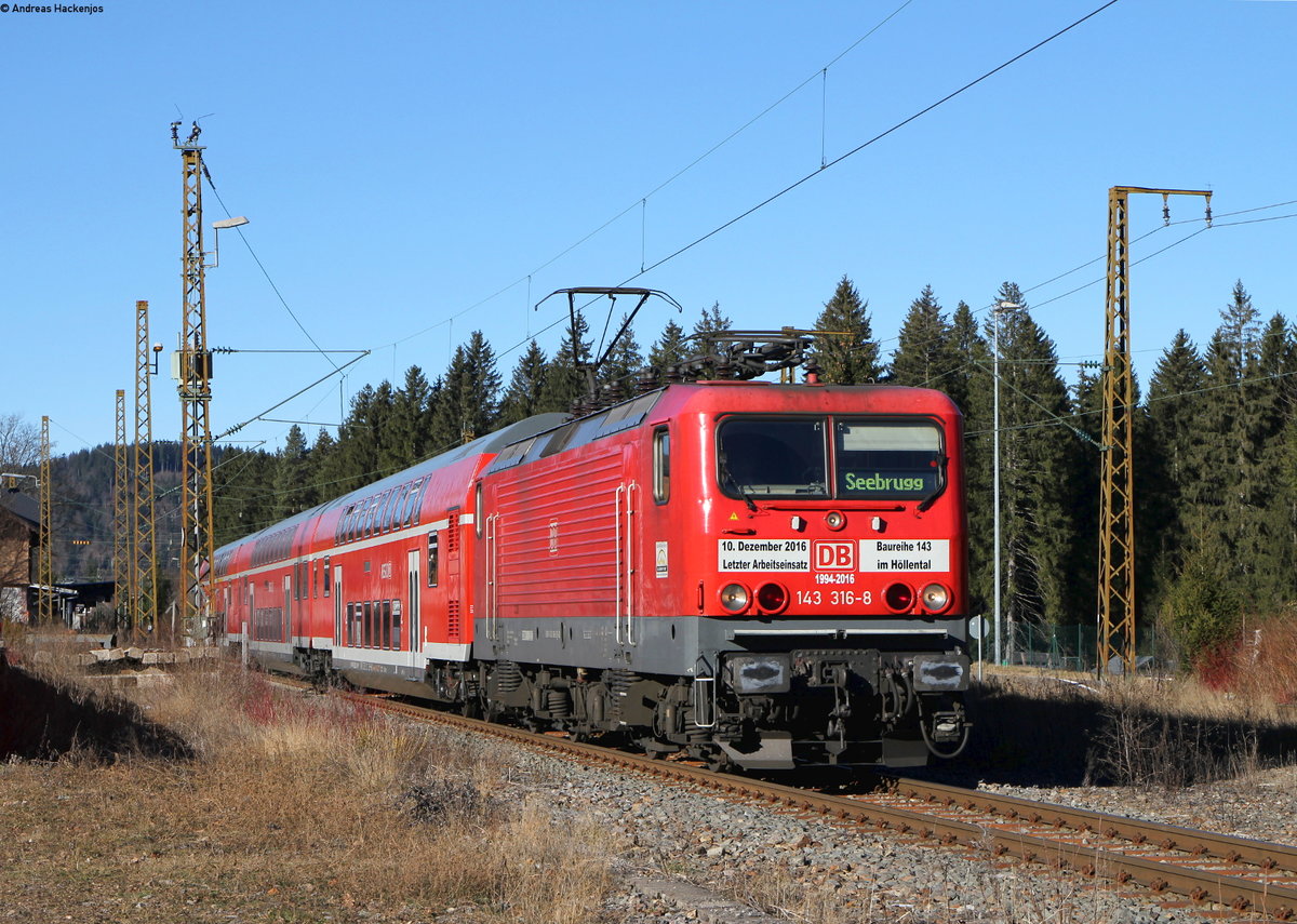 143 316-8 mit der RB 17269 (Freiburg(Brsg)Hbf-Seebrugg) in Hinterzarten 10.12.16