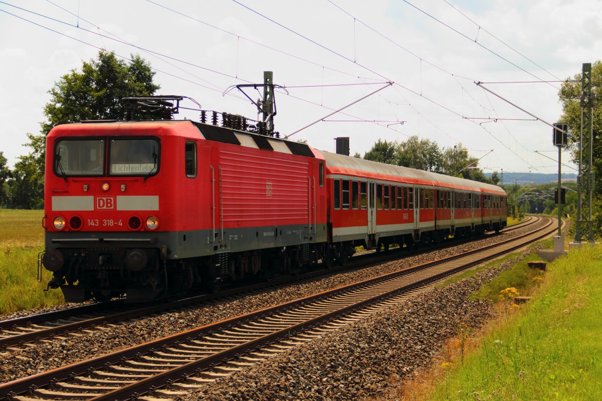 143 318-4 DB Regio bei Michelau am 26.07.2011.