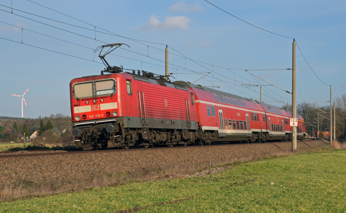 143 319 schob am 18.01.15 eine RB von Halle(S) nach Wittenberg durch Burgkemnitz.