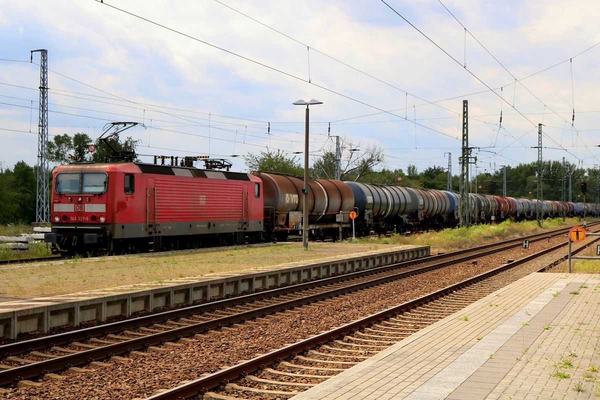 143 327-5 DB als Kesselzug durchfährt den Bahnhof Biederitz. [14.7.2017 - 12:23 Uhr]