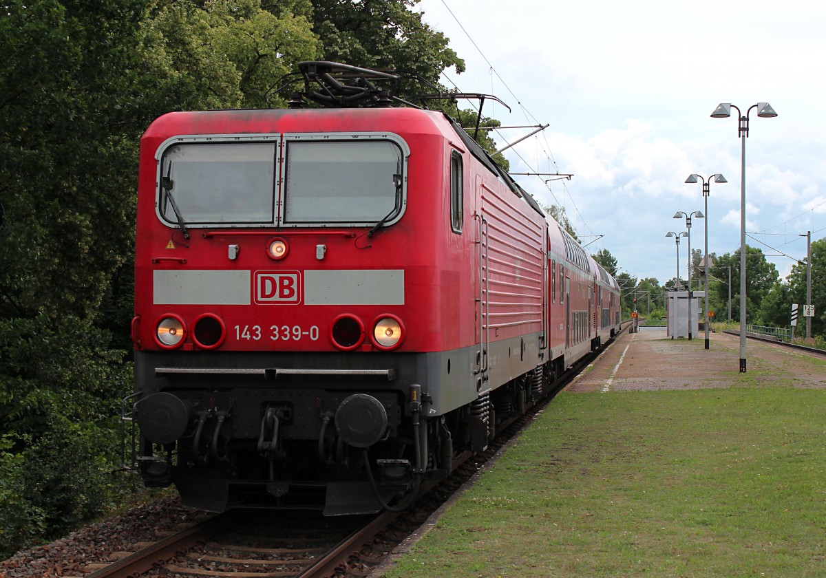 143 339-0 steht am 13.07.2014 mit der RB 17225 in Zwickau-Pölbitz, weiter geht seine Reise nach Freiberg(Sachs).
