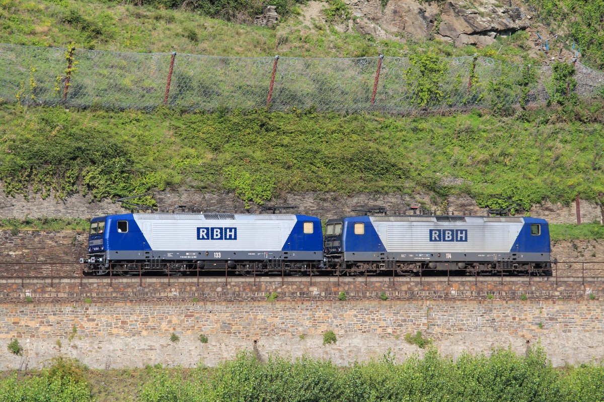 143 352 + 143 056 als Lz am 21. August 2014 bei Oberwesel.