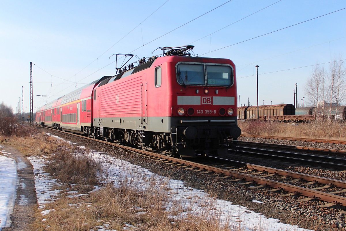 143 359-8 fährt am 01.02.2014 mit dem RE3 (RE 4769) von Hof Hbf nach Dresden Hbf. Hier bei der Einfahrt in Zwickau (Sachs) Hbf.