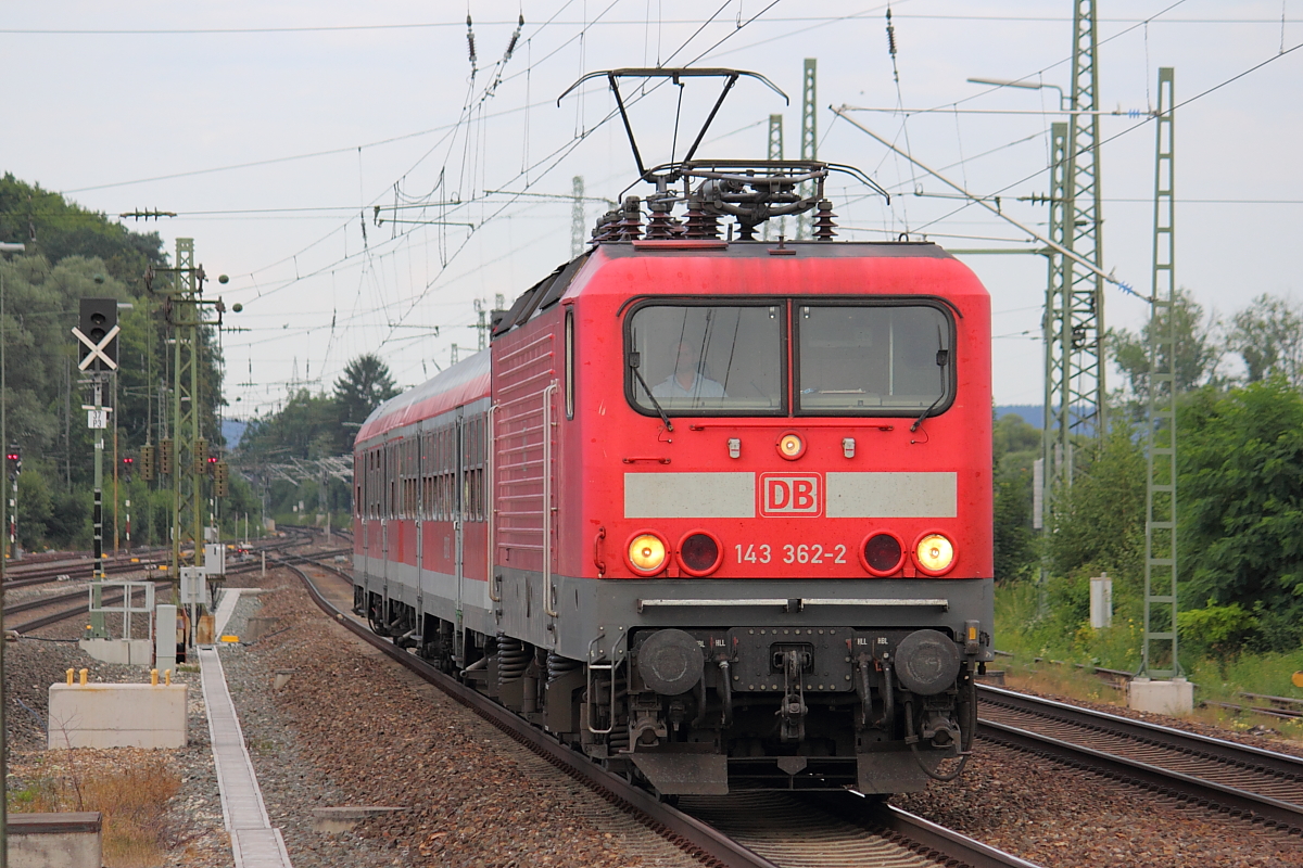 143 362-2 DB Regio bei Hochstadt/ Marktzeuln am 02.08.2012.(Bahnsteigbild)