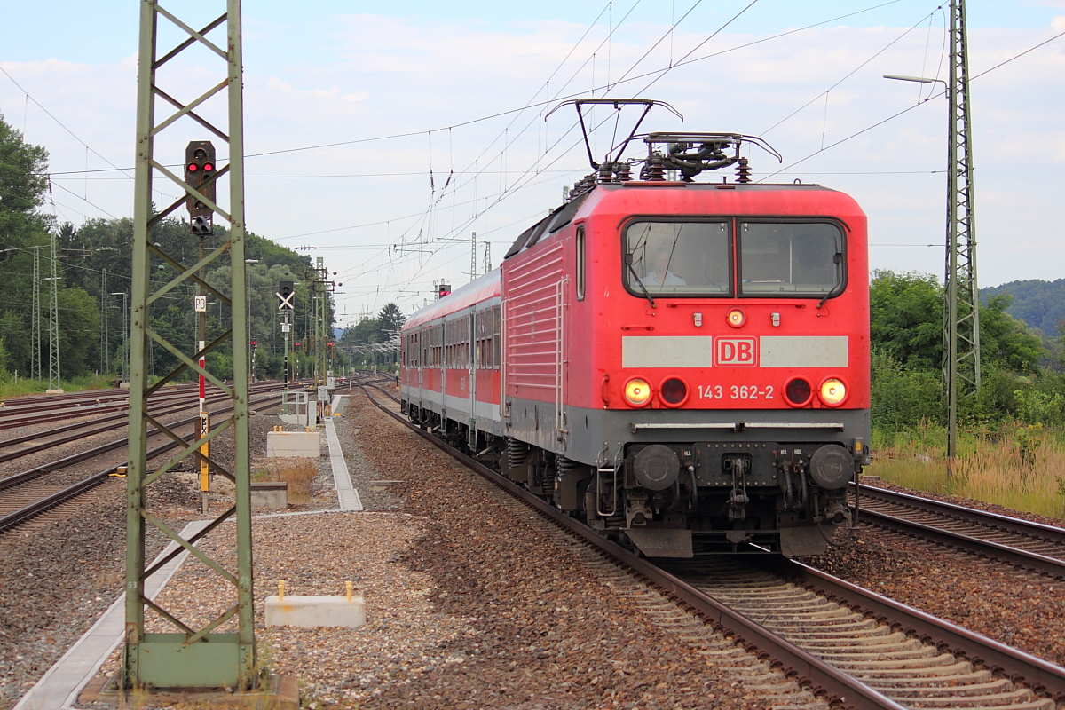 143 362-2 DB Regio in Hochstadt/ Marktzeuln am 22.08.2012.(Bahnsteigbild)