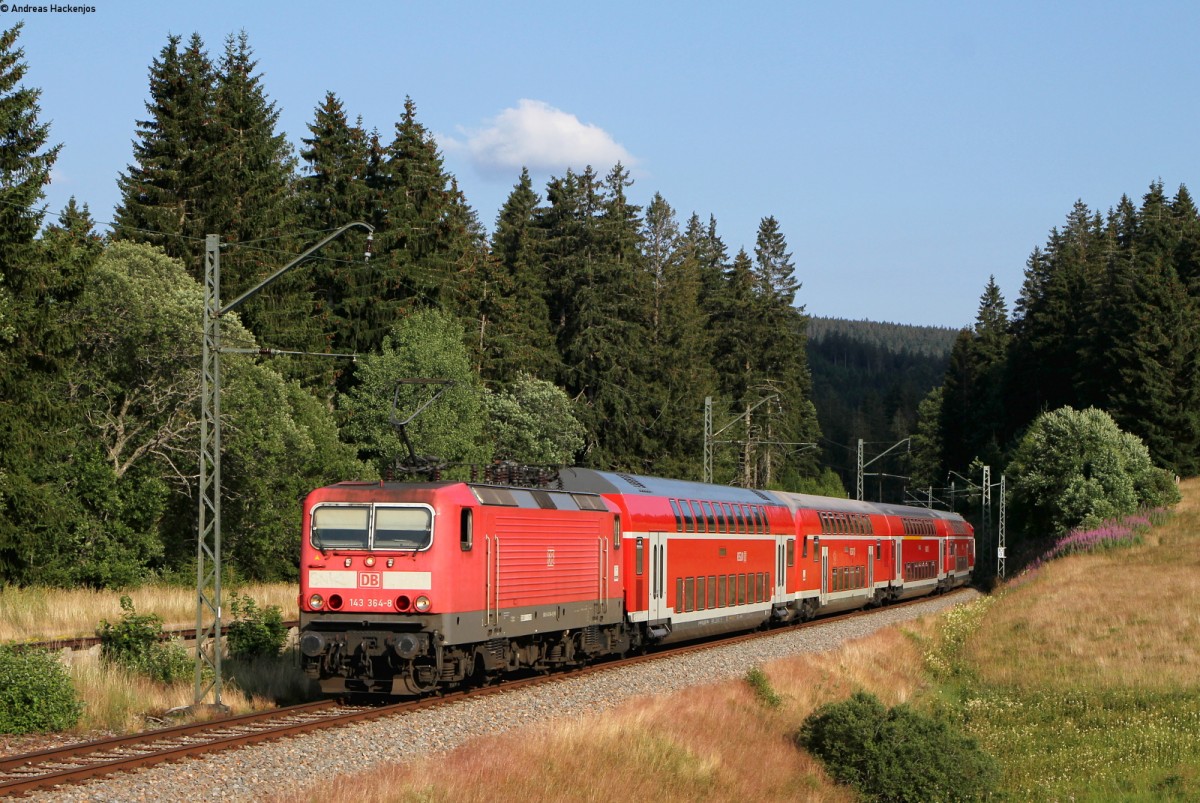 143 364-8 und 143 055-2 mit der RB 26966 (Seebrugg-Freiburg(Brsg)Hbf) bei Altglashütten 14.7.15