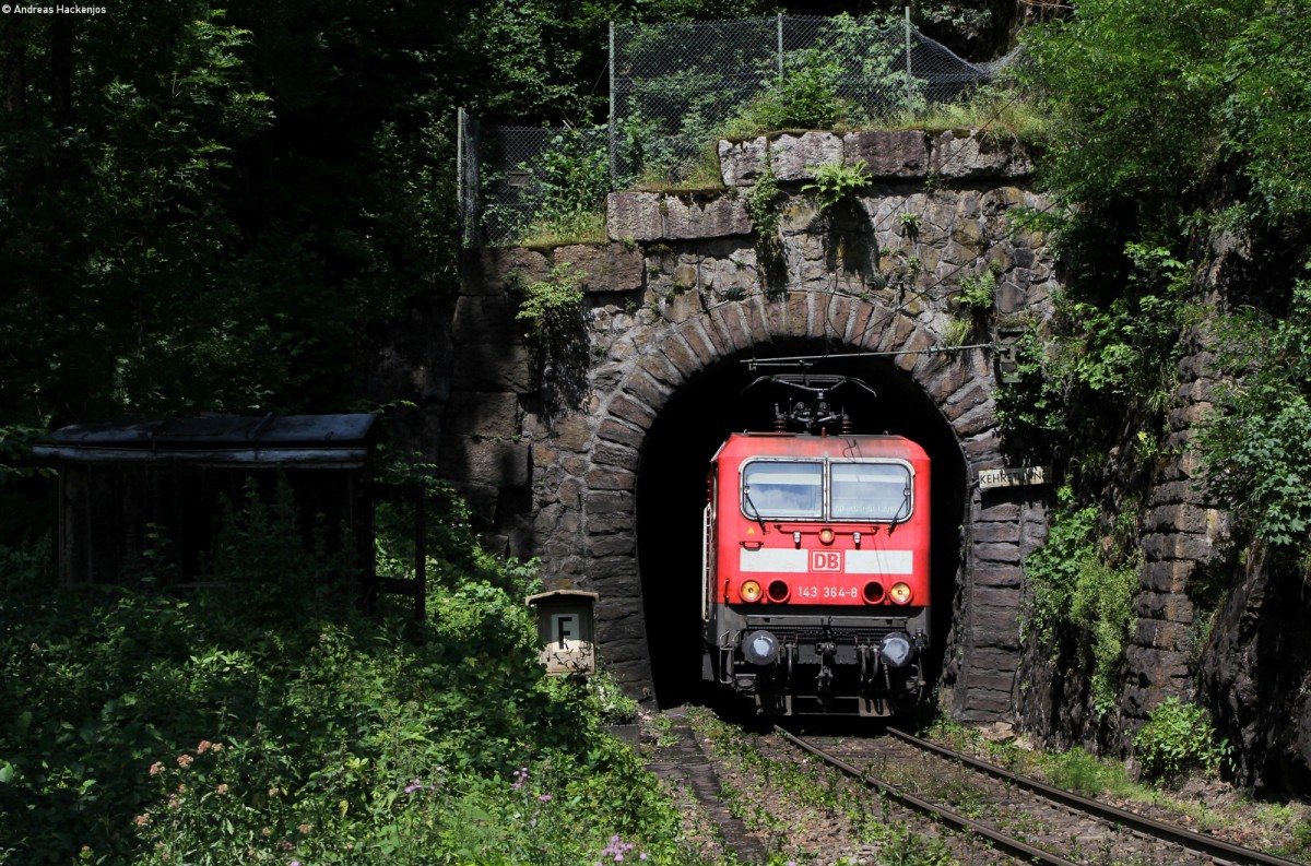 143 364-8 und 143 332-5 mit der RB 26935 (Freiburg(Brsg)Hbf-Neustadt(Schwarzw)) am Kehretunnel 26.6.14