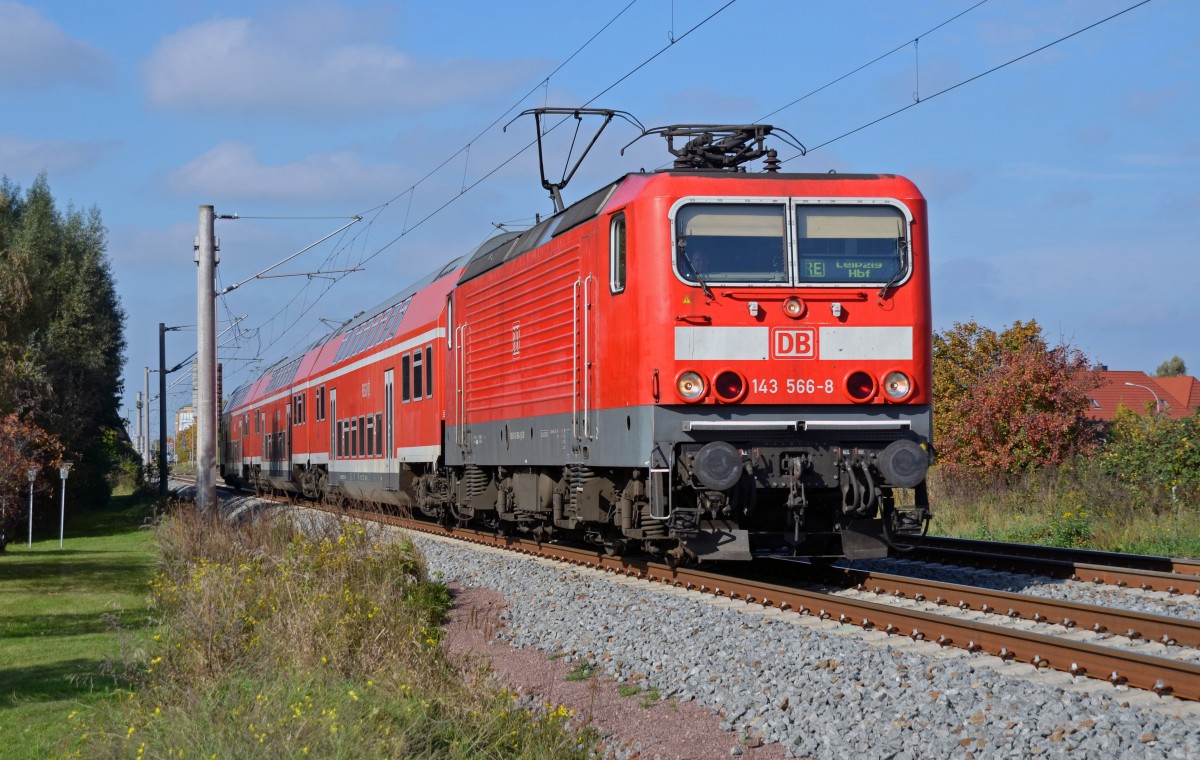 143 556 fhrte am 13.10.13 einen RE aus Magdeburg durch Greppin ihrem Ziel Leipzig entgegen.