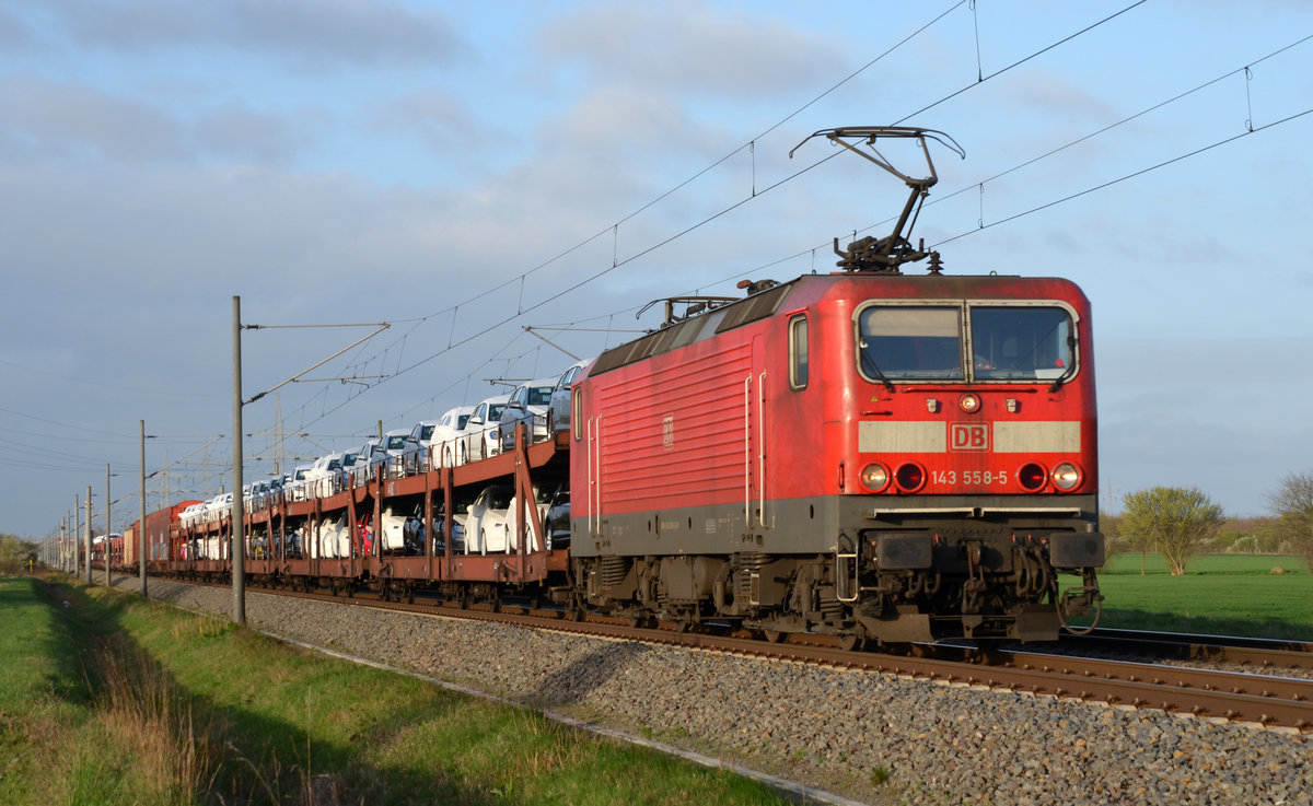 143 558 schleppte am 06.04.17 einen Autologistiker durch Braschwitz Richtung Magdeburg.