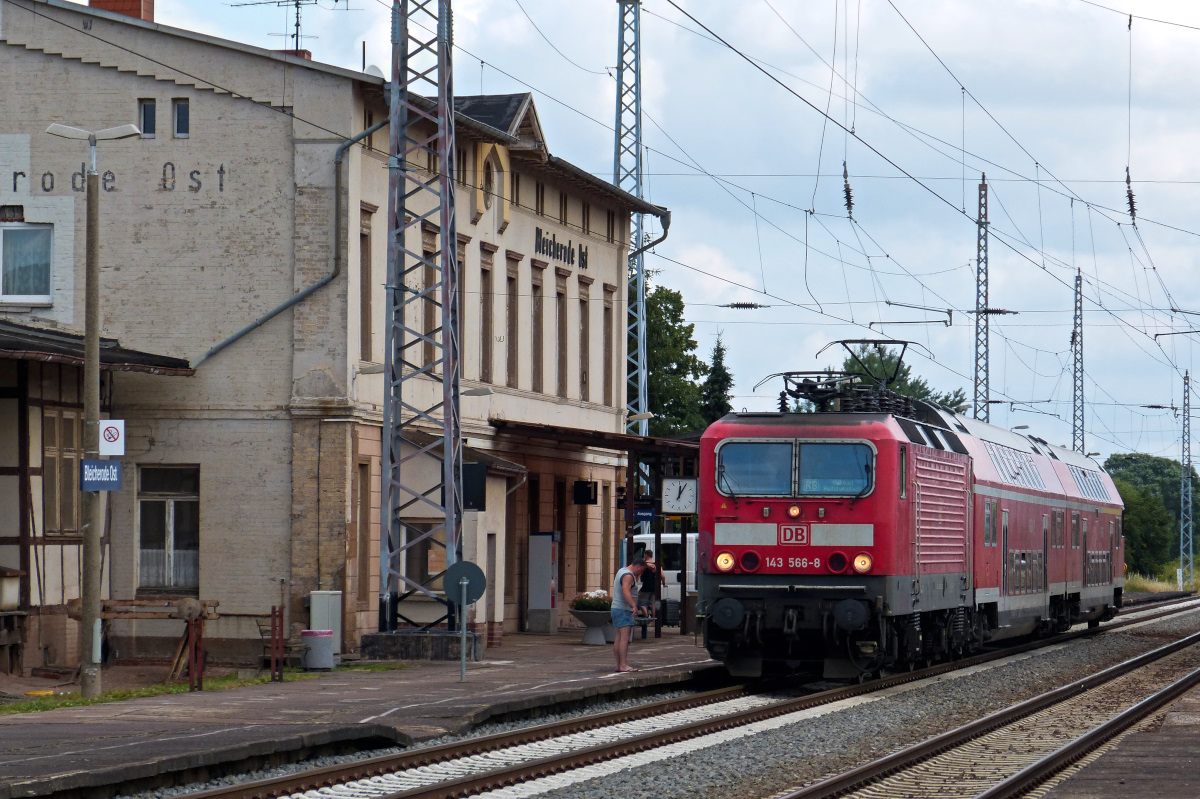 143 566-8 im Bahnhof Bleicherode Ost 15.07.2015