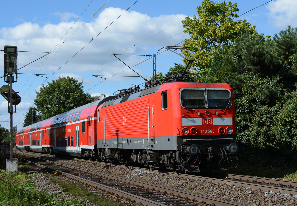 143 568 schiebt RB nach Mönchengaldbach durch Bonn-Beuel -28.09.2015