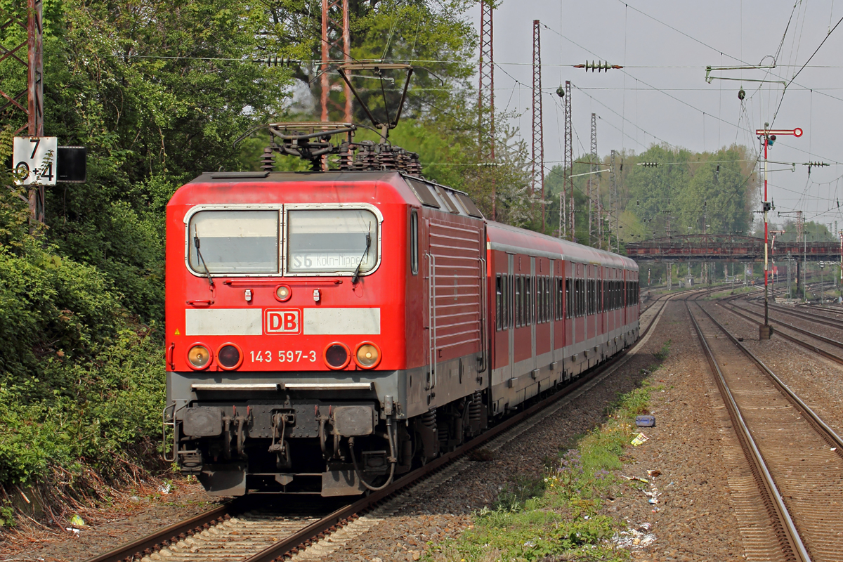 143 597-3 mit S 6 nach Köln-Nippes in Düsseldorf-Rath 12.4.2014