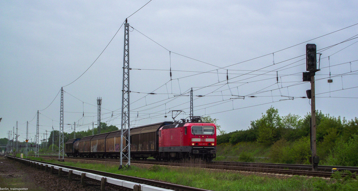 143 597 passierte mit einem kurzen Mischer aus Hohen Neuendorf kommend Schönfließ.