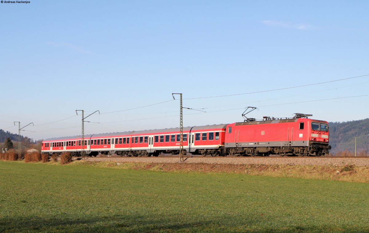 143 640-1 mit dem RbZ 26861 (Freiburg(Brsg)Hbf-Villingen(Schwarzw)) bei Kirchzarten 3.12.15