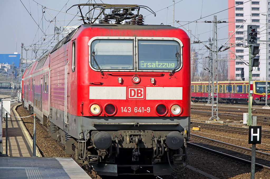 143 641-9 ( 91 80 6143 641-9 D-DB ), VEB Lokomotivbau Elektrotechnische Werke -Hans Beimler-, Hennigsdorf (LEW) 20459, Baujahr 1990, Eigner: DB Regio AG - Region Nordost, Betreiber: Regionalbereich Berlin/Brandenburg, [D]-Potsdam, Bh Cottbus, 14.03.2014, Berlin-Ostbahnhof

