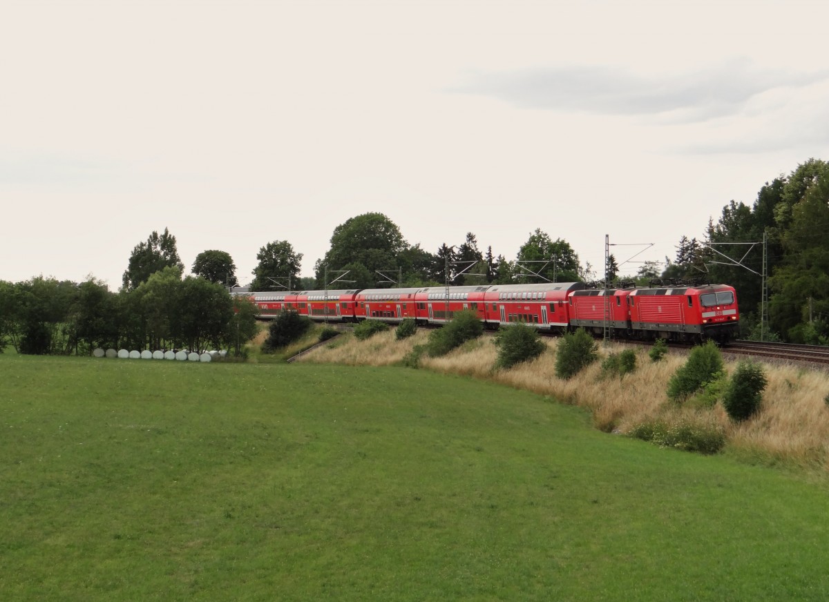 143 647 und 143 360 läuft kalt mit den gesamt 6 Dostos am 22.07.15 durch Oberjößnitz.