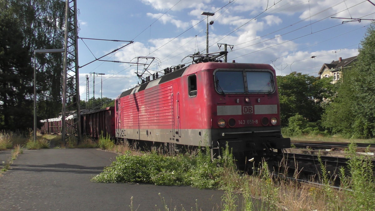 143 651-8 mit Güterzug in Lehrte, am 27.06.2018