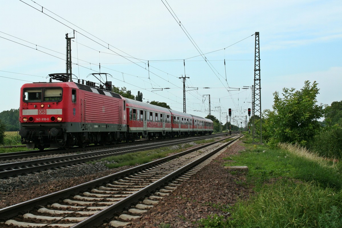 143 810-0 mit einer RB nach Basel Bad. Bf am Nachmittag des 06.08.13 bei der Einfahrt in Mllheim (Baden).