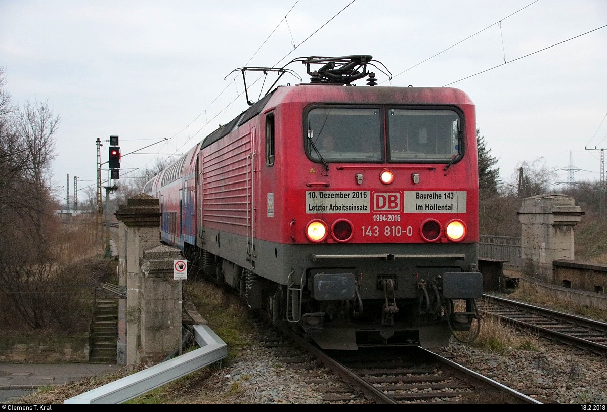 143 810-0 der S-Bahn Mitteldeutschland (DB Regio Südost) als S 37748 (S7) von Halle(Saale)Hbf Gl. 13a nach Halle-Nietleben erreicht den Hp Halle Rosengarten auf der Bahnstrecke Halle–Hann. Münden (KBS 590). [18.2.2018 | 16:58 Uhr]
