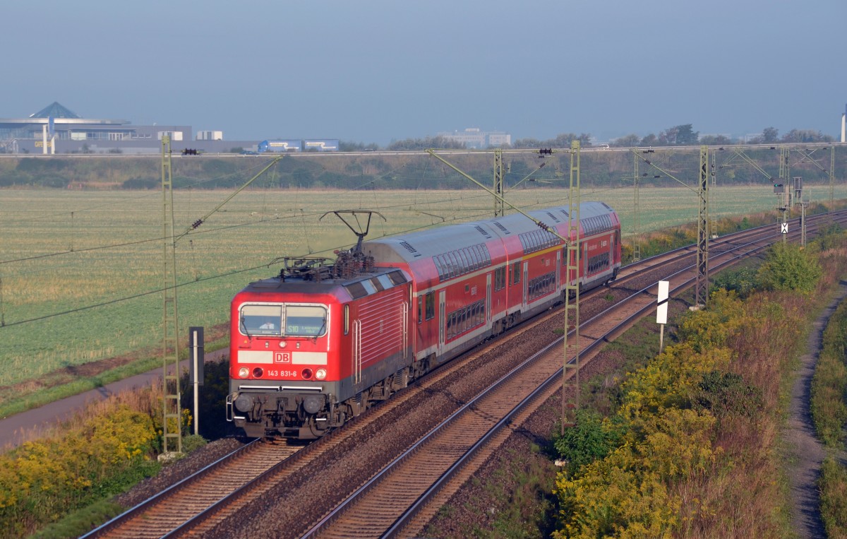 143 831 erreicht am Morgen des 14.09.13 mit einer S10 nach Leipzig den Haltepunkt Schkeuditz West.
