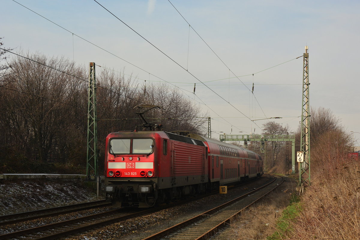 143 925 schiebt die RB27 durch Grevenbroich Erftwerk gen Grevenbroich.

Grevenbroich 22.01.2018