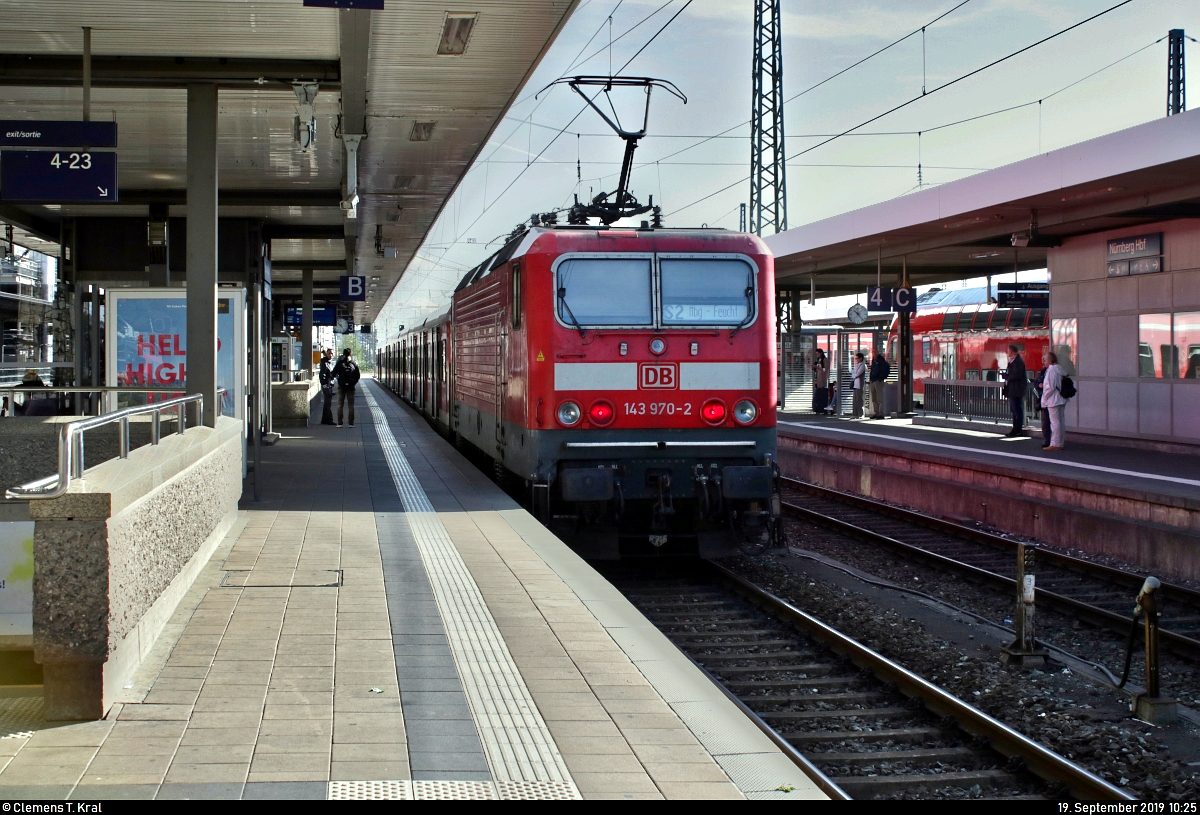 143 970-2 der S-Bahn Nürnberg (DB Regio Bayern) als S2 von Schwabach nach Feucht steht in Nürnberg Hbf auf Gleis 3.
Aufgenommen im Gegenlicht.
[19.9.2019 | 10:25 Uhr]