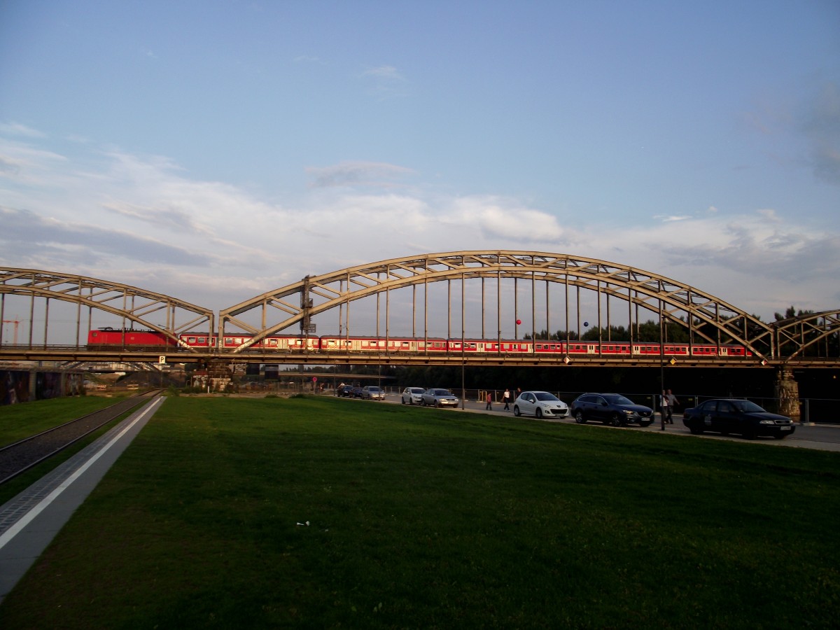 143 xxx-x mit N-Wagen am 06.09.13 auf der Deutscherrnbr�cke in Frankfurt am Main