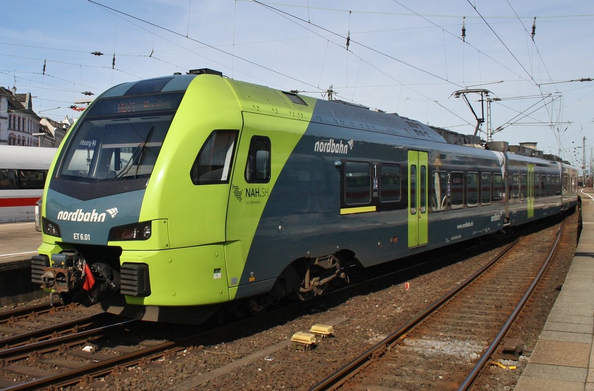 1430 036-2 verlässt am 25.3.2017 als RB71 (NBE83816) nach Wrist den Bahnhof Hamburg-Altona.