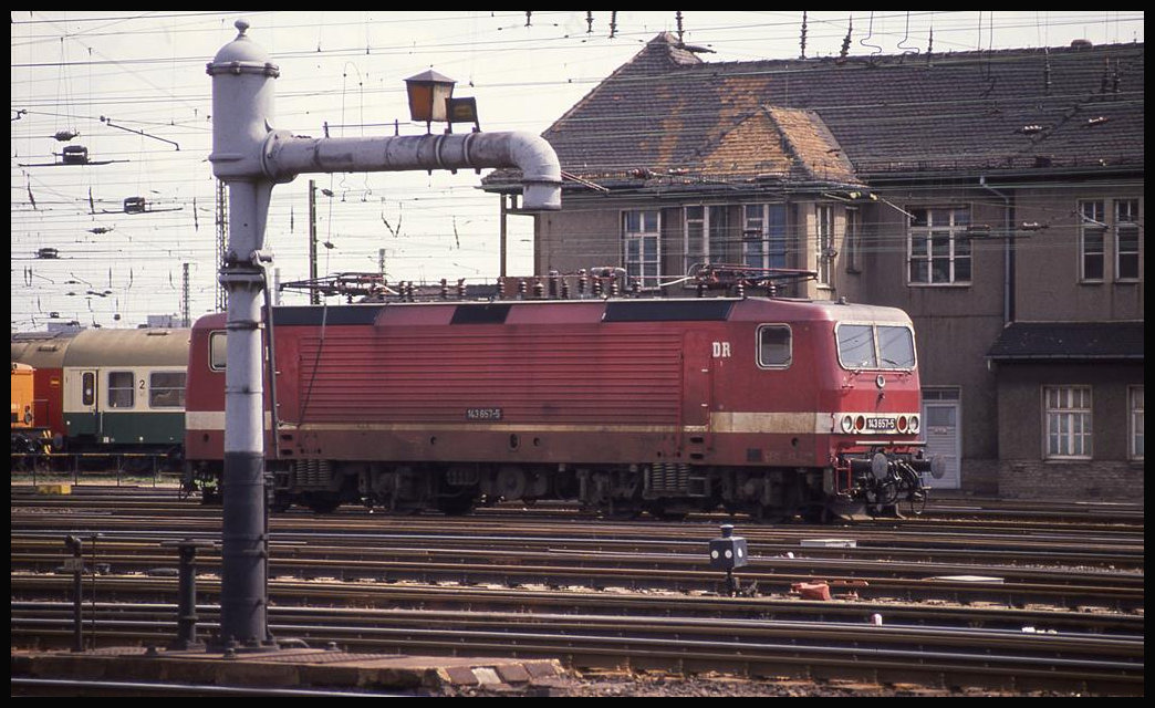 143657 am 26.4.1992 im HBF Leipzig.